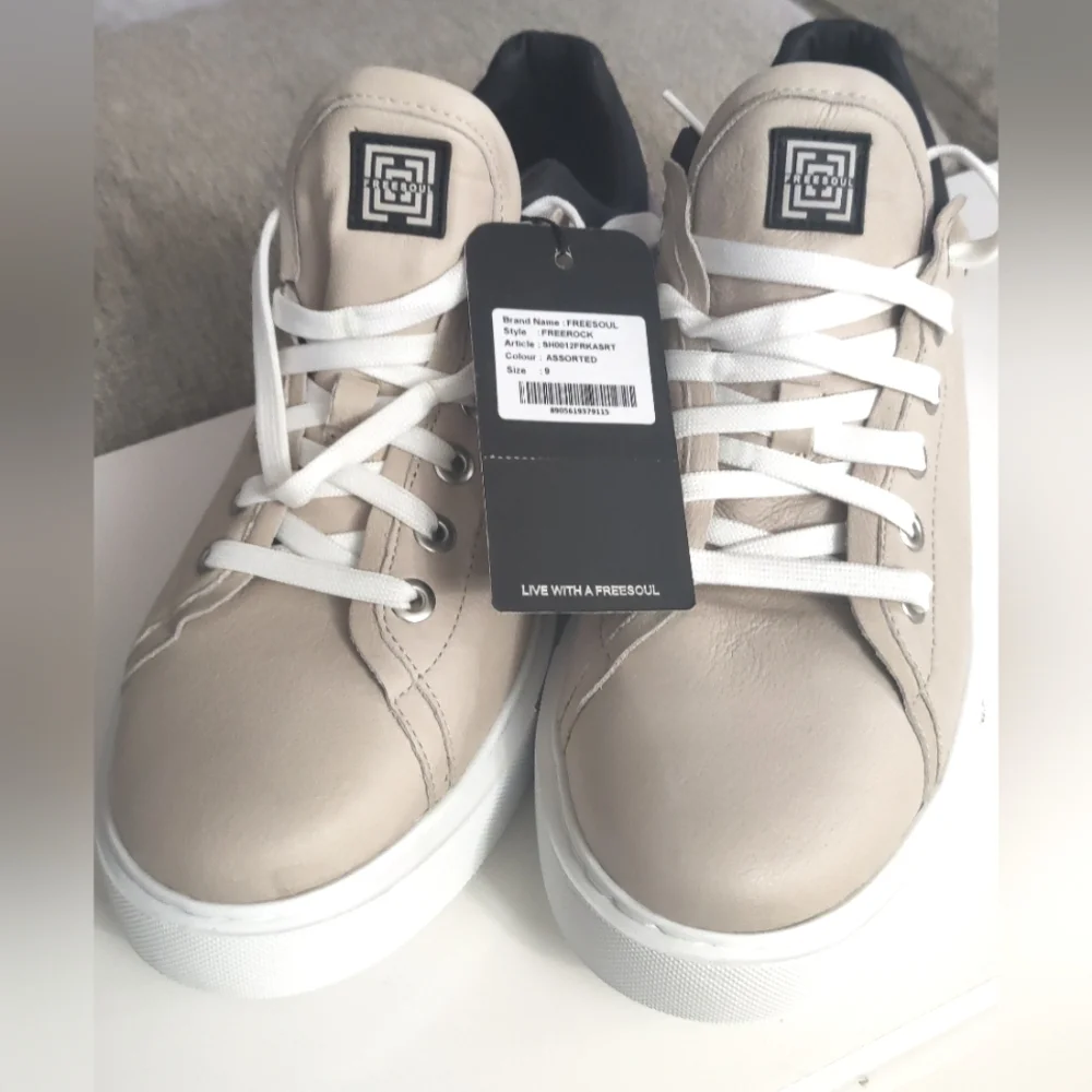 Freesoul White and‎ Black Low-Top Athletic Shoes with Leather Upper Size,,9.5